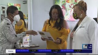 Hairstylist helps people cope with hair loss after COVID